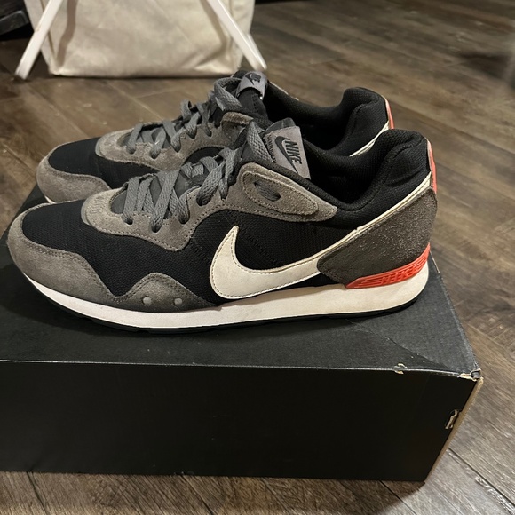 Nike Other - Nike Venture Runner “Iron Grey Crimson”